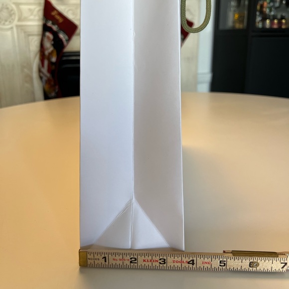 Authentic Van Cleefs and Arpels empty shopping bag - Picture 6 of 6